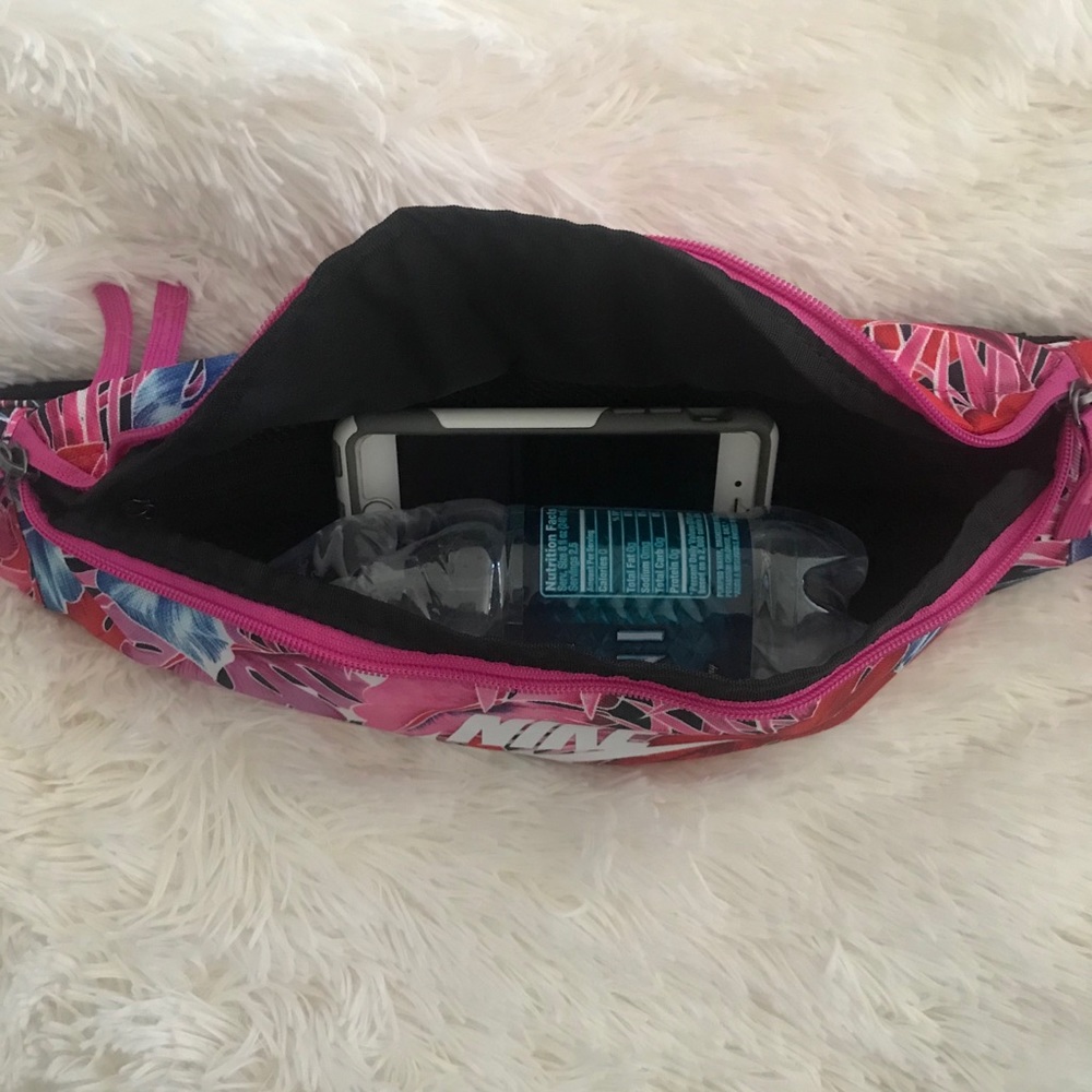 Nike Sportswear Hip Pack/Fanny Pack. NWT! - Picture 6 of 9